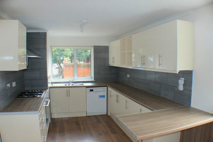 4 Bedroom Property To Rent In Mossington Gardens, London, SE16