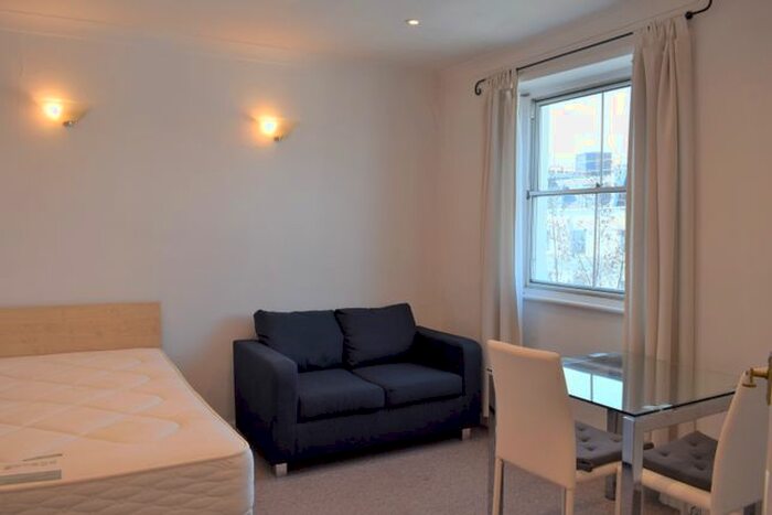 Studio To Rent In Colville Gardens, Notting Hill, W11