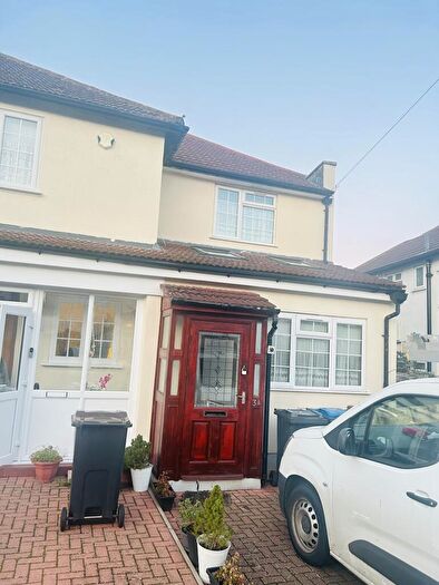 3 Bedroom Semi Detached House To Rent In Lawrence Road, SE25
