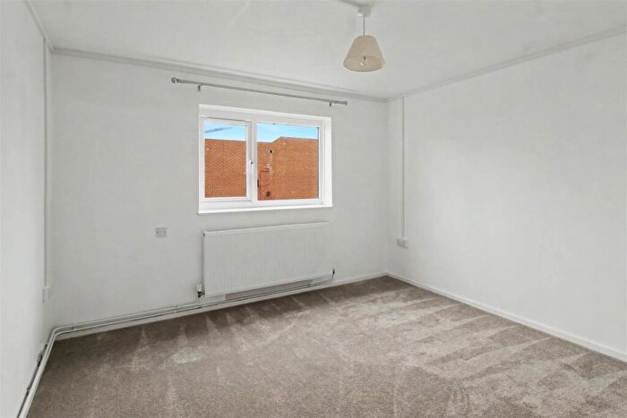 1 Bedroom Flat To Rent In Ribblesdale Court, Beeston, Nottingham, NG9