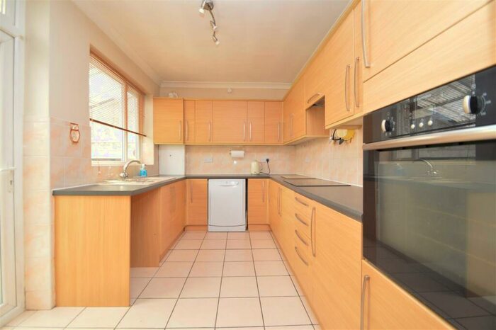 2 Bedroom Semi-Detached Bungalow For Sale In Peaketon Avenue, Redbridge, IG4