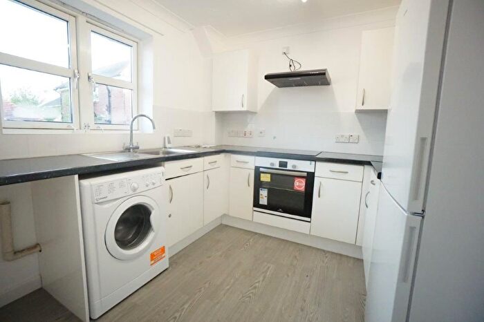 2 Bedroom Flat To Rent In Roys Close, Andover, SP11