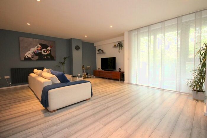 1 Bedroom Flat To Rent In Chester Road, Manchester, M15