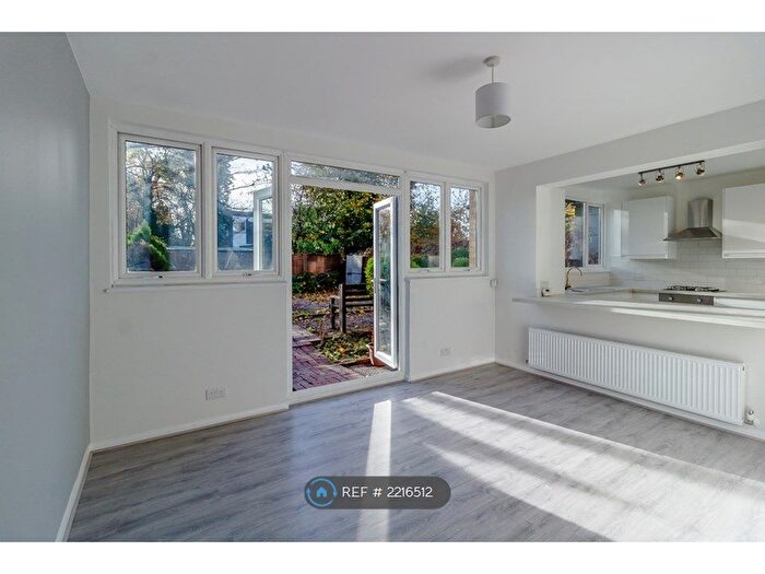 2 Bedroom Flat To Rent In Melrose Road, London, SW18