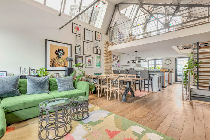 2 Bedroom Mews To Rent In Balham Grove, Balham, SW12