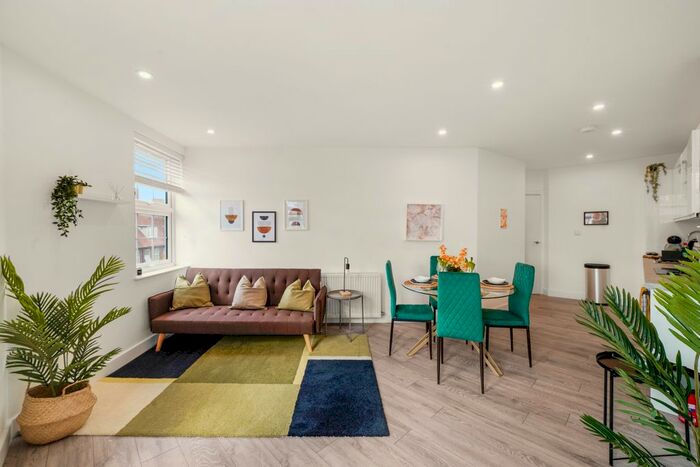 2 Bedroom Flat To Rent In Watling Avenue, Edgware, HA8