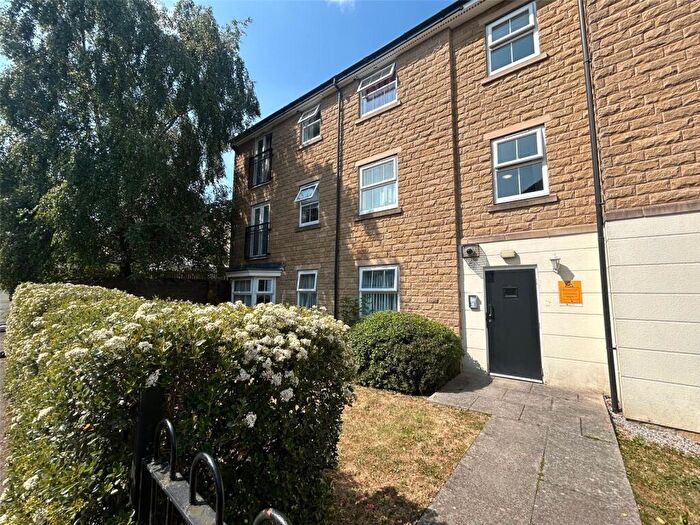 2 Bedroom Apartment To Rent In Queens Way, Halifax, HX1