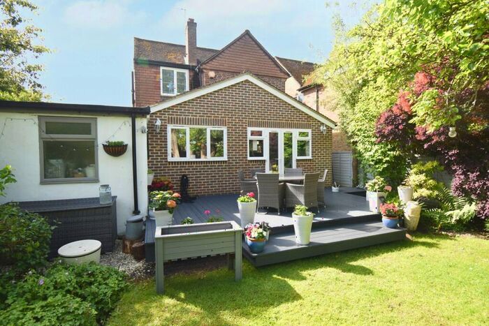4 Bedroom Detached House For Sale In Beecot Lane, Walton-On-Thames, KT12