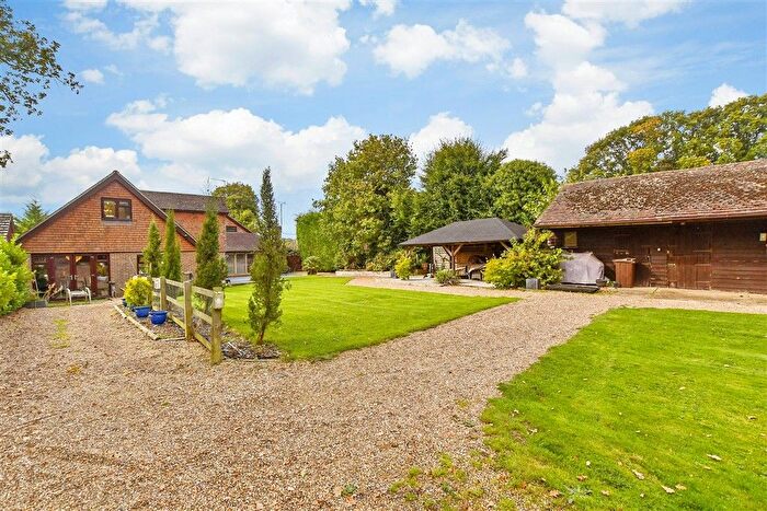 5 Bedroom Chalet For Sale In Bromley Green Road, Ruckinge, Ashford, Kent, TN26