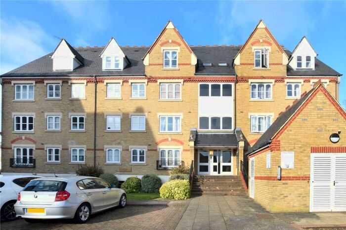 2 Bedroom Flat To Rent In Flat Roedean House, Exeter Close, Watford, Hertfordshire, WD24
