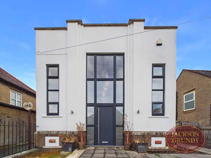 2 Bedroom Semi-Detached House For Sale In The Headlands, Northampton, NN3