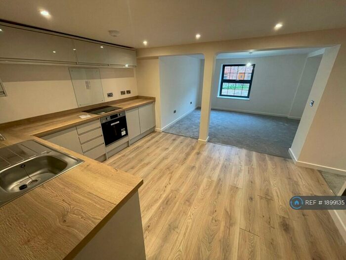 2 Bedroom Flat To Rent In Hampton Road, Newbury, RG14