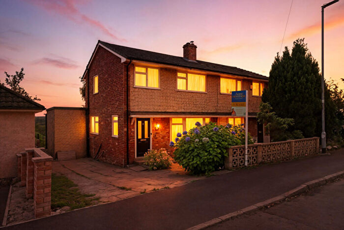 3 Bedroom Semi-Detached House For Sale In Layton Park Avenue, Leeds, LS19