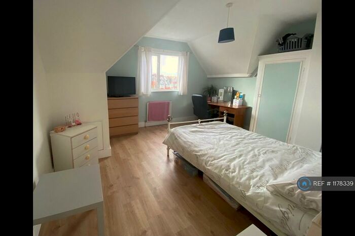 4 Bedroom Terraced House To Rent In Willowfield Sq, Eastbourne, BN22