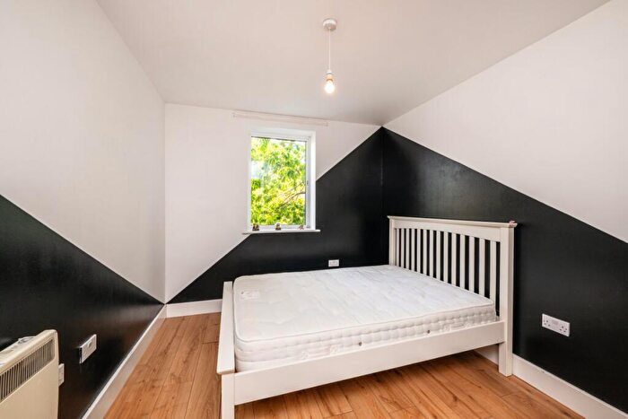 2 Bedroom Apartment To Rent In Millgate, High Wycombe, HP11