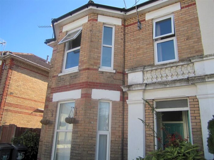 3 Bedroom Flat To Rent In Stewart Road, Bournemouth, BH8