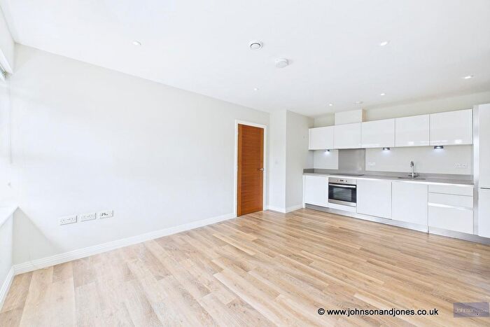 2 Bedroom Flat To Rent In Gogmore Lane, Chertsey, KT16