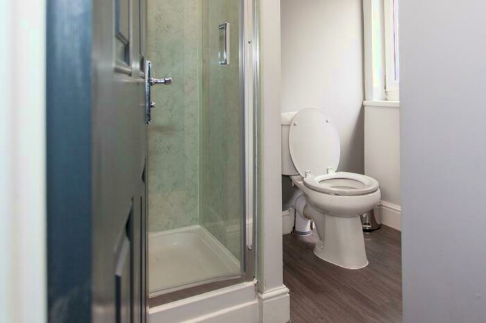 6 Bedroom Terraced House To Rent In Moy Road, Cardiff, CF24