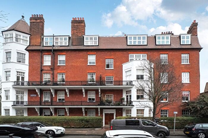 3 Bedroom Flat For Sale In Prince Of Wales Drive, Battersea, London, SW11