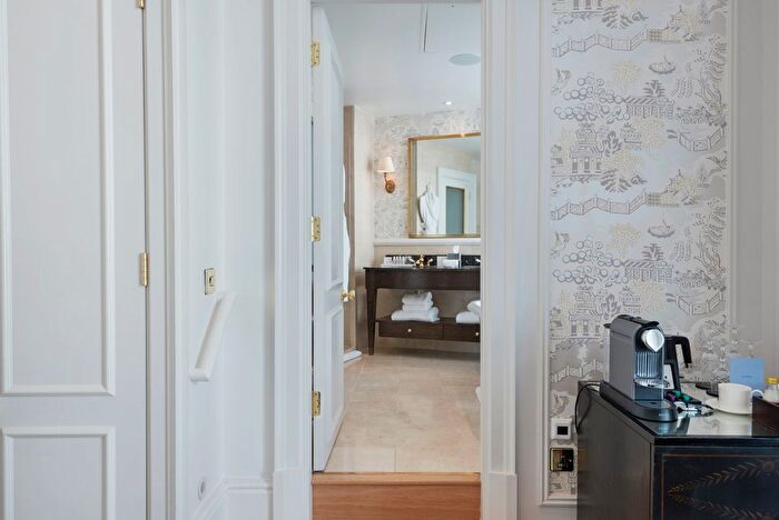 1 Bedroom Studio To Rent In Queen's Gate, London, SW7