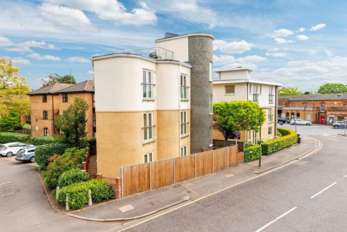 2 Bedroom Flat To Rent In Ashley Park Road, Walton-On-Thames, KT12