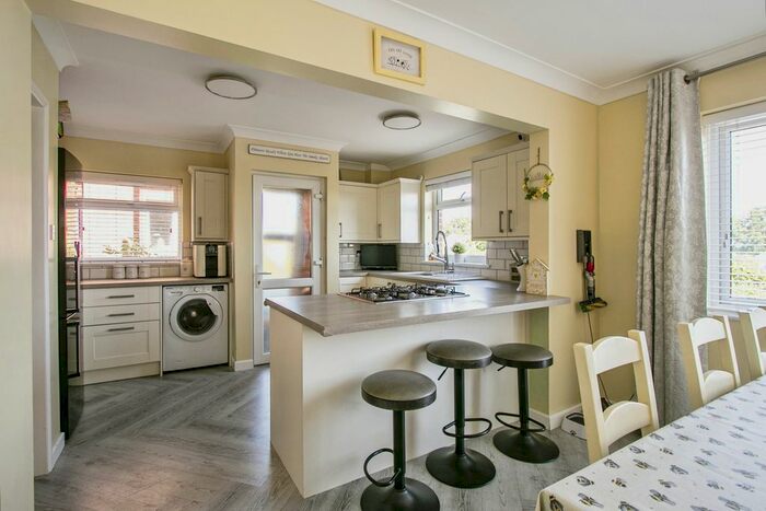 3 Bedroom Detached House For Sale In Wimborne Road, Bournemouth, BH10