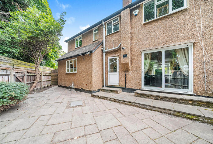 4 Bedroom Semi-Detached House For Sale In Aspen Gardens, Mitcham, Surrey, CR4