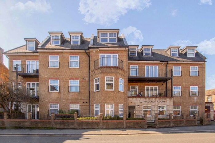 2 Bedroom Flat To Rent In Windmill Road, Brentford, TW8