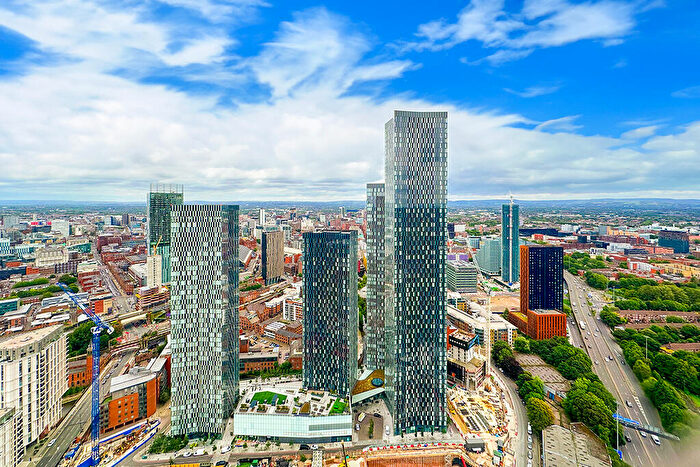 3 Bedroom Apartment To Rent In Thr, Manchester City Centre, EE60