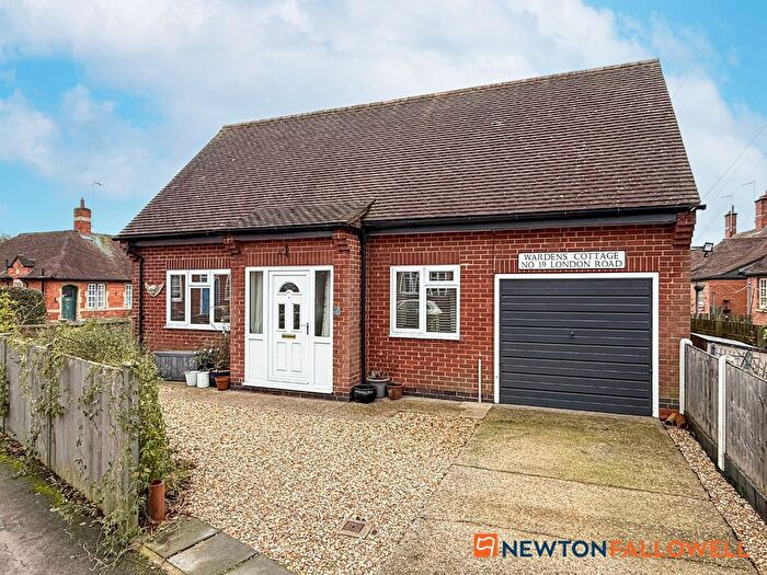 2 Bedroom Detached House For Sale In Cottage Homes, London Road, Newark, NG24