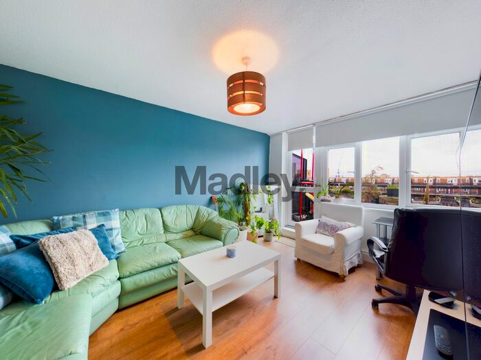 2 Bedroom Flat To Rent In Lockwood Square, London, SE16