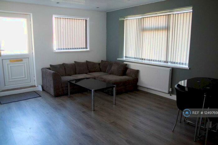 3 Bedroom Flat To Rent In Wansfell Close, Coventry, CV4