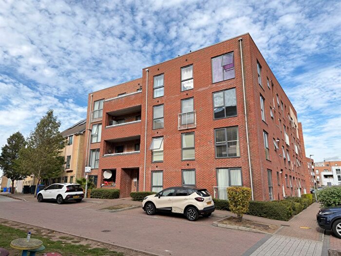 2 Bedroom Flat For Sale In Draper Close, Grays, RM20