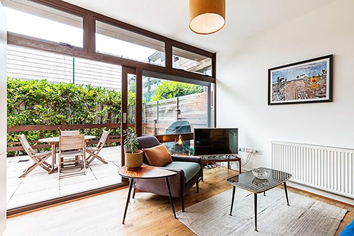 2 Bedroom Flat To Rent In Cabanel Place, London, SE11