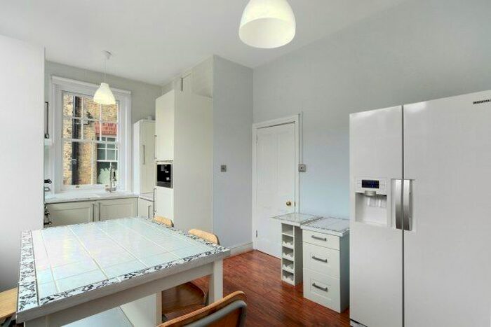 4 Bedroom Flat To Rent In Prince Of Wales Drive, London, SW11