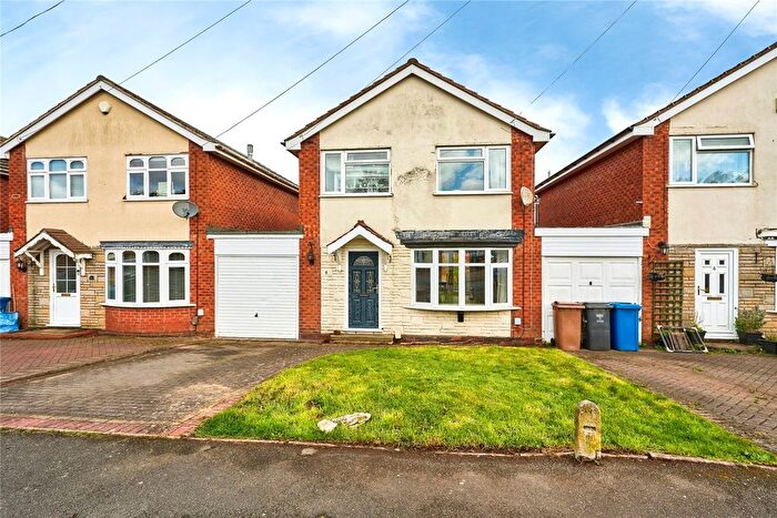 3 Bedroom Link Detached House For Sale In Hazelmere Drive, Burntwood, WS7