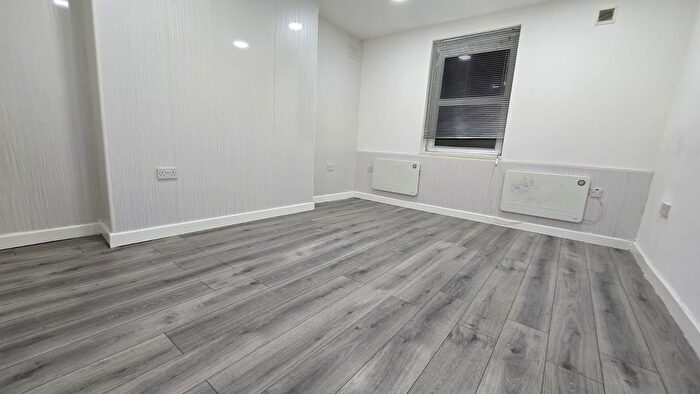 3 Bedroom Maisonette To Rent In Stopford Road, London, E13