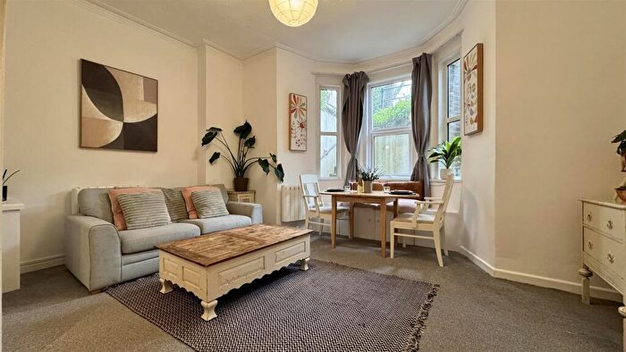 1 Bedroom Flat For Sale In Mutley, Plymouth, PL4