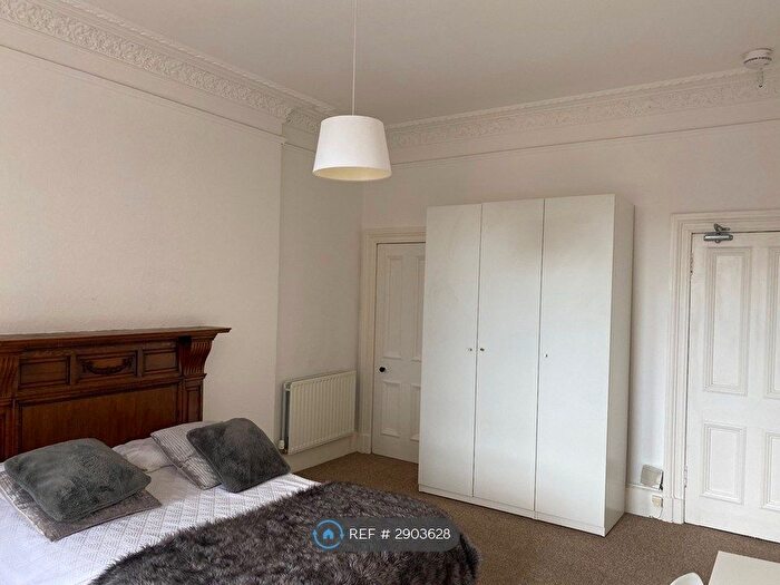 5 Bedroom Flat To Rent In Morningside Road, Edinburgh, EH10