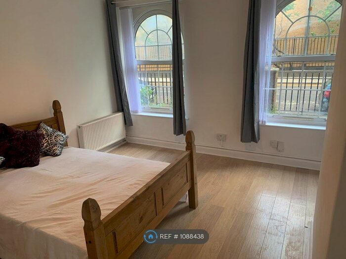Studio To Rent In Brady Street, London, E1