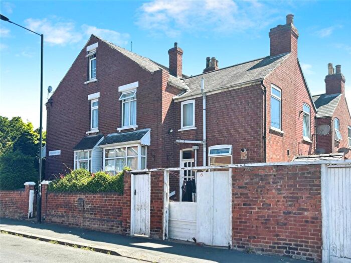 3 Bedroom End Of Terrace House For Sale In Lockwood Road, Doncaster, South Yorkshire, DN1