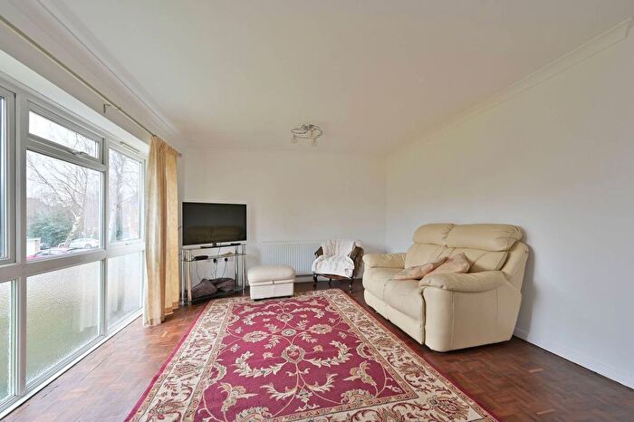 2 Bedroom Flat For Sale In Langwood, Watford, WD17