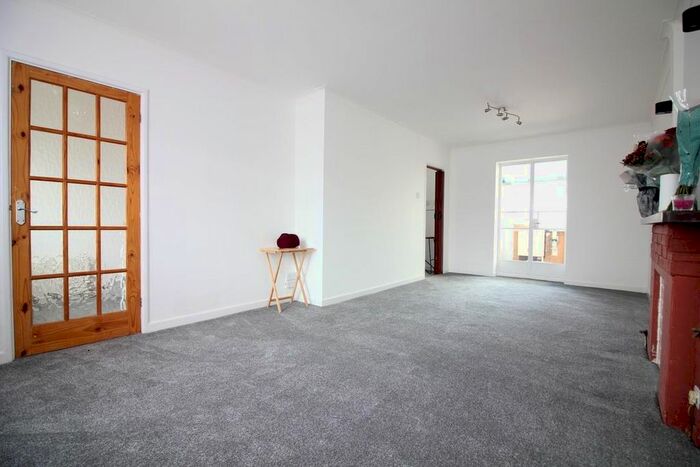 3 Bedroom Semi-Detached House To Rent In Balmoral Drive, Hayes, UB4