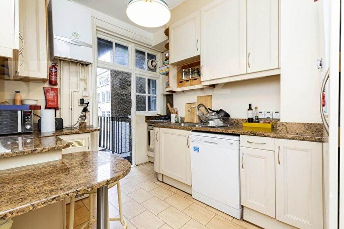 3 Bedroom Flat For Sale In Melcombe Court, Dorset Square, Baker Street, NW1
