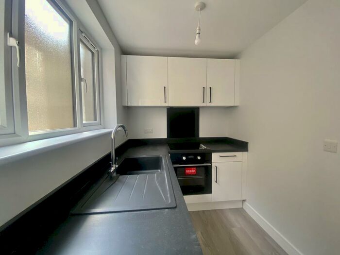 2 Bedroom Apartment To Rent In Bitterne Road, Southampton, SO18