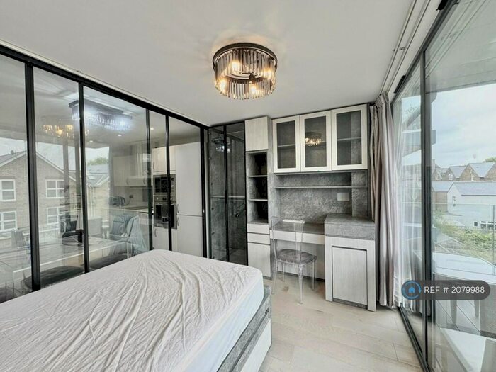 2 Bedroom Flat To Rent In Harrier House, Kingston Upon Thames, KT1