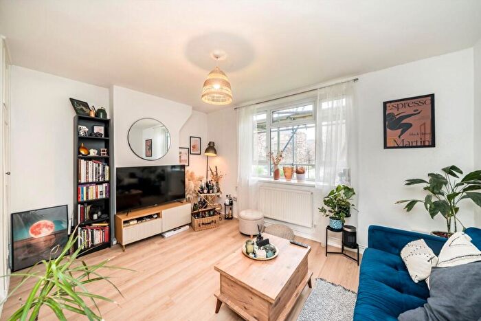 2 Bedroom Flat To Rent In Whiston Road, Broadway Market, E2