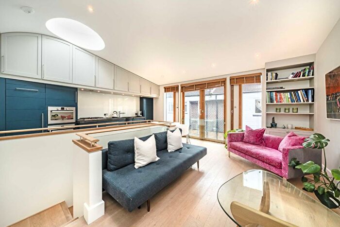 2 Bedroom Property To Rent In Simon Close, Notting Hill, W11