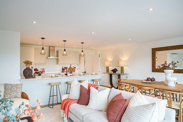 4 Bedroom Barn Conversion For Sale In Burston Ridge Farm, Rowsham, Aylesbury, HP22