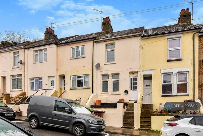 2 Bedroom Terraced House To Rent In Gordon Road, Chatham, ME4